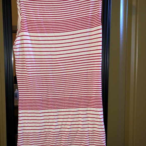 🌹CAbi XS sleeveless top flattering cut! - Picture 9 of 9